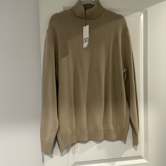 Zara NWT Men’s FUNNEL NECK SWEATER
TAUPE BROWN Turtle Long Sleeve Sweater - Picture 2 of 5